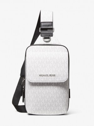 Geanta Crossbody Barbati Michael Kors Hudson Signature Logo Sling Pack Bright Wht | 18OGBDVUY
